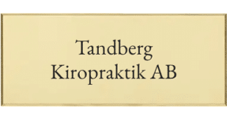 Rektangulär skylt i blank mässing. Storlek 135 x 55 mm