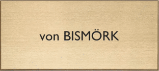 Dörrskylt från Skyltdax, perfekt för bostad eller kontor. Rektangulär skylt i borstad mässing.190 x 70 mm